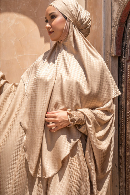 Houndstooth Abaya + Khimar in Marrakesh, Sand Dune and Blushing Gipsy